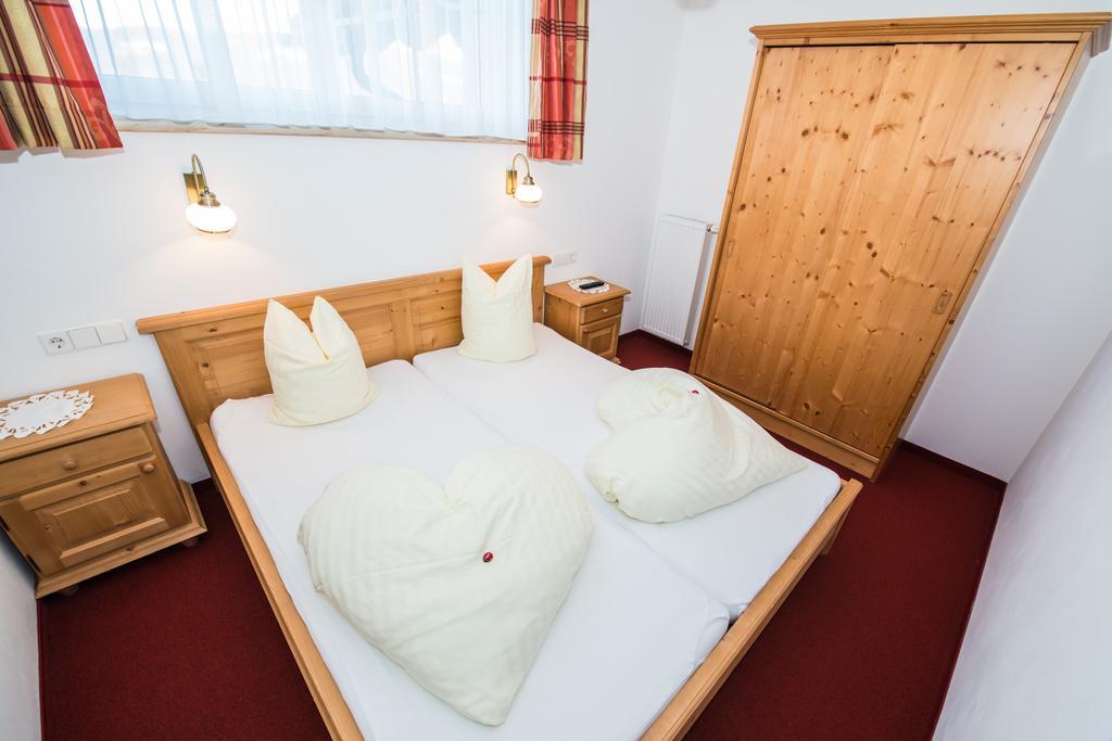 Schlanitzen Aparthotel Ederhof الغرفة الصورة